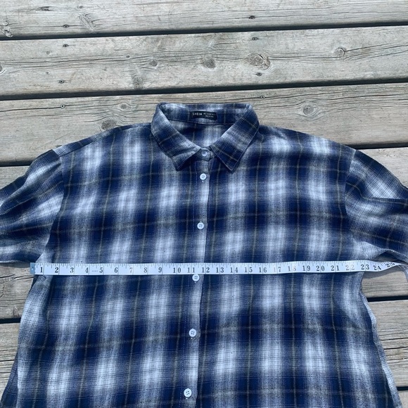 💜 SHEIN Women's Blue & White Plaid Flannel Button-Up Shirt - Size L (US 8/10) - Picture 4 of 6